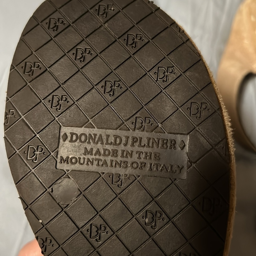 Donald J Pliner Shula Leather Sandal. 9-9.5 Minimalist Comfort - Picture 6 of 11